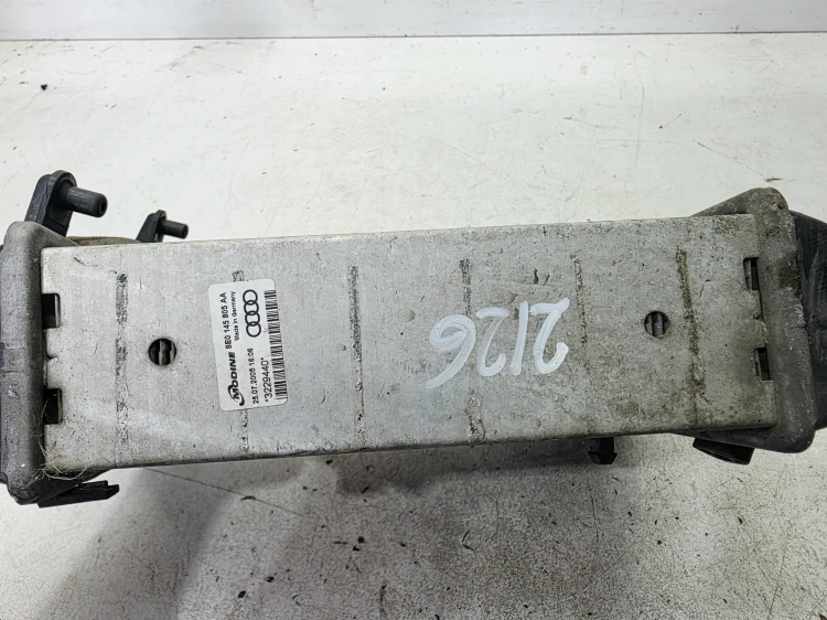 CHŁODNICA POWIETRZA INTERCOOLER LEWY AUDI A4 B7 2.0 TFSI 8E0145805AA 2/26