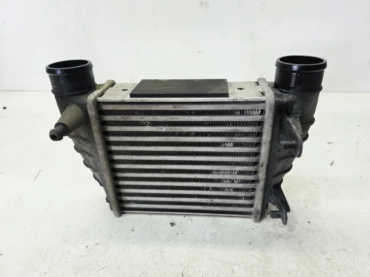 CHŁODNICA POWIETRZA INTERCOOLER PRAWY AUDI A4 B7 2.0 TFSI 8E0145806M