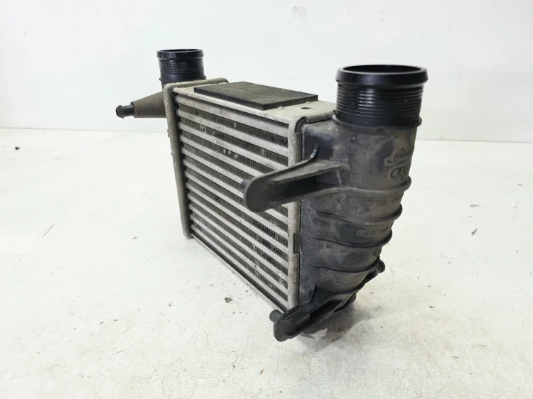 CHŁODNICA POWIETRZA INTERCOOLER PRAWY AUDI A4 B7 2.0 TFSI 8E0145806M