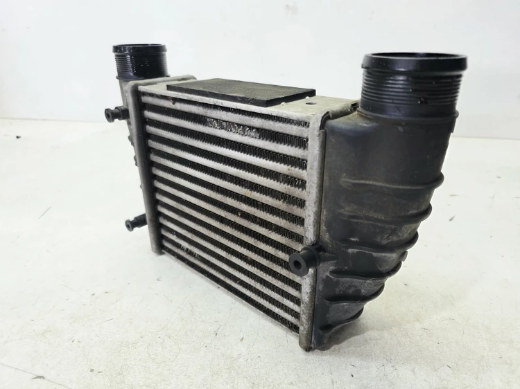 CHŁODNICA POWIETRZA INTERCOOLER PRAWY AUDI A4 B7 2.0 TFSI 8E0145806M