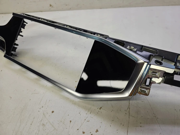 DEKOR KONSOLI DESKI PRAWY AUDI Q3 F3 83B853190A