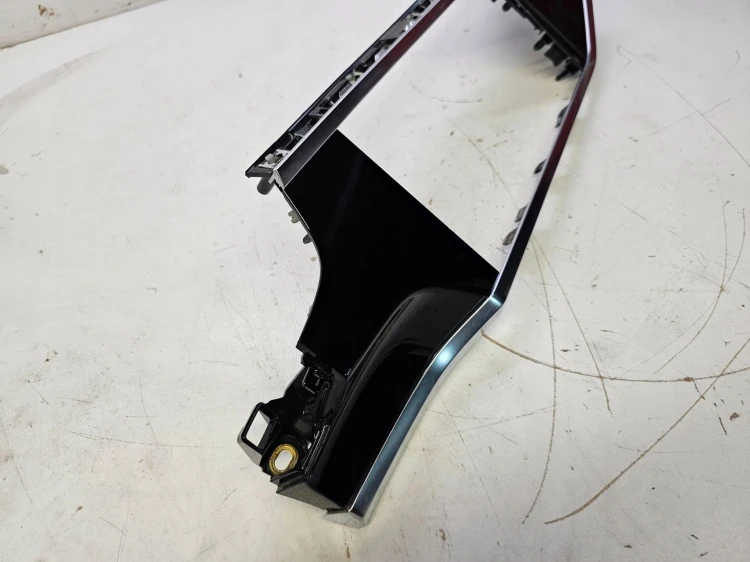 DEKOR KONSOLI DESKI PRAWY AUDI Q3 F3 83B853190A