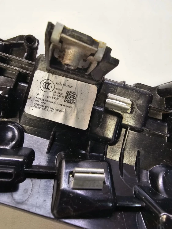 DEKOR KONSOLI DESKI PRAWY AUDI Q3 F3 83B853190A