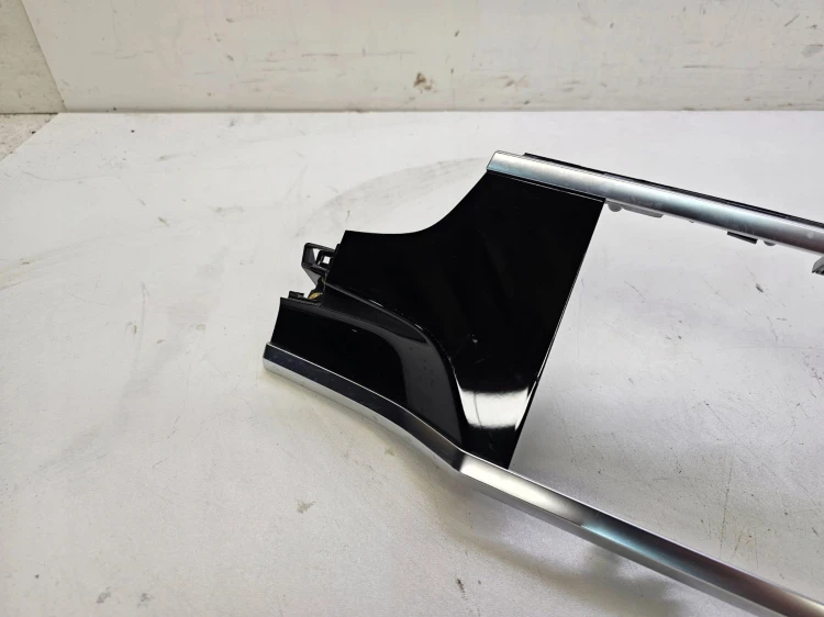 DEKOR KONSOLI DESKI PRAWY AUDI Q3 F3 83B853190A