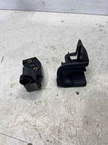 ZAMEK OPARCIA FOTELA PRAWY TYŁ AUDI A4 B7 8E0885880