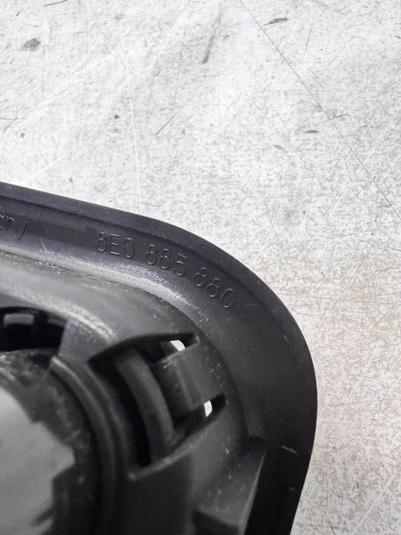 ZAMEK OPARCIA FOTELA PRAWY TYŁ AUDI A4 B7 8E0885880