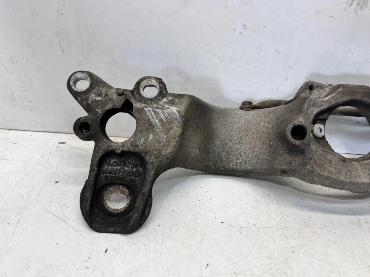 MOCOWANIE ŁAPA PODPORA SKRZYNI BIEGÓW AUDI A4 B6 B7 8E0399263AG