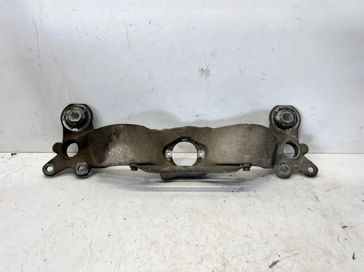 MOCOWANIE ŁAPA PODPORA SKRZYNI BIEGÓW AUDI A4 B6 B7 8E0399263AG