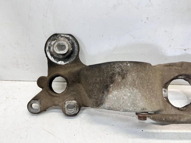 MOCOWANIE ŁAPA PODPORA SKRZYNI BIEGÓW AUDI A4 B6 B7 8E0399263AG