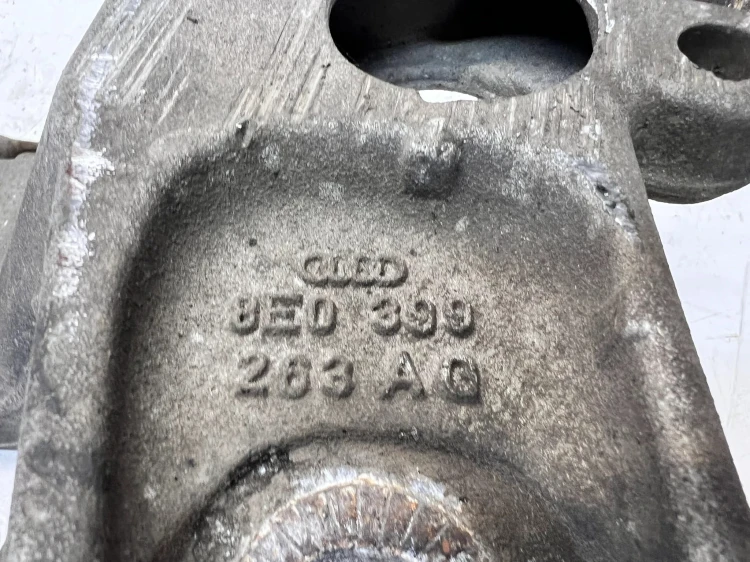 MOCOWANIE ŁAPA PODPORA SKRZYNI BIEGÓW AUDI A4 B6 B7 8E0399263AG