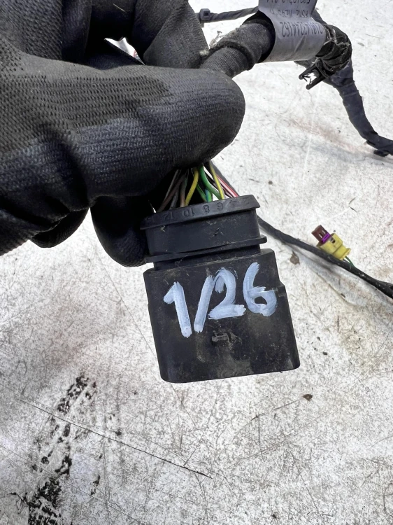 WIĄZKA CZUJNIKÓW PARKOWANIA PRZÓD AUDI A3 8V 8V0971085E 1/26