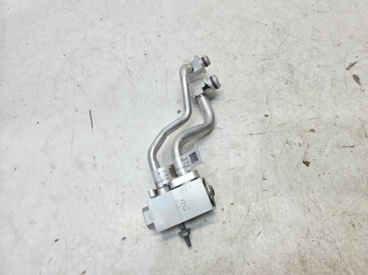 WĄŻ KLIMATYZACJI ZAWÓR CZYNNIKA CHŁODZĄCEGO AUDI Q7 4M 4M0816181A