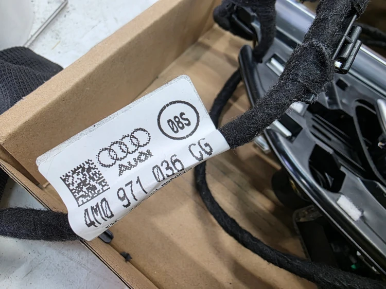 WIĄZKA WIĄZKI BOCZKÓW DRZWI AMBIENTE AUDI Q7 4M KOMPLET
