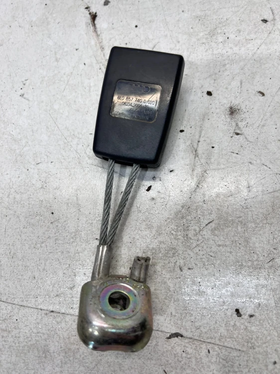 ZAPINKA PASA TYŁ AUDI A4 B6 B7 8E0857740D