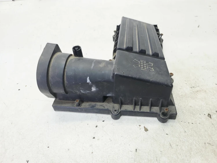 OBUDOWA FILTRA POWIETRZA GÓNA CZĘŚĆ AUDI A3 8P 3C0129607BC
