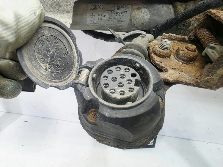 BELKA HAKA HOLOWNICZEGO + MODUŁ AL-KO AUDI A4 B7 8E0800491B 8E0907383B