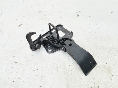 ZAMEK Z MASKI RYGIEL AUDI Q5 8R 8R0823480A