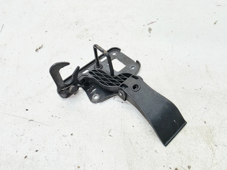 ZAMEK Z MASKI RYGIEL AUDI Q5 8R 8R0823480A