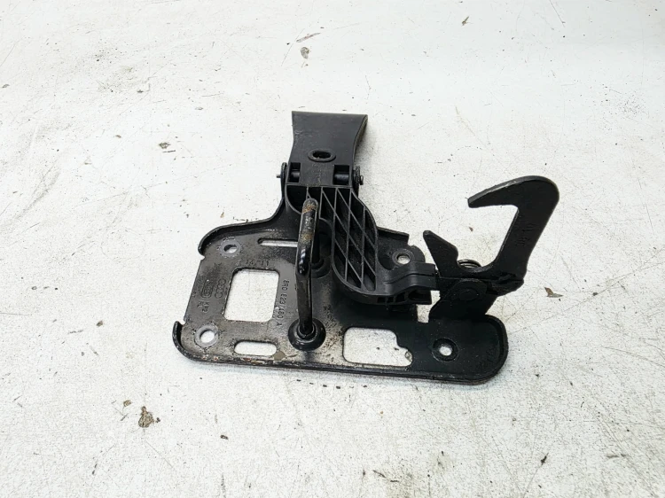 ZAMEK Z MASKI RYGIEL AUDI Q5 8R 8R0823480A