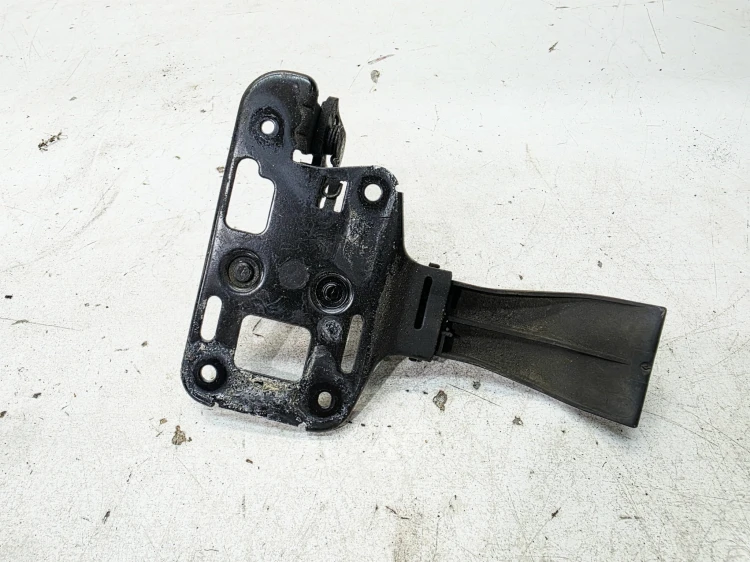 ZAMEK Z MASKI RYGIEL AUDI Q5 8R 8R0823480A