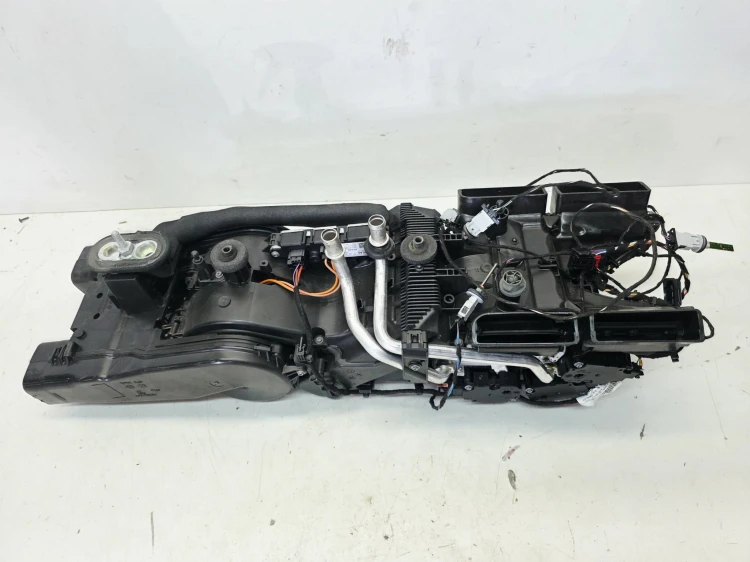 NAGRZEWNICA TYLNA TYŁ AUDI Q7 4M 4M0820004