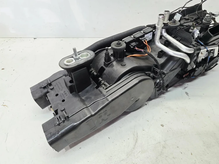 NAGRZEWNICA TYLNA TYŁ AUDI Q7 4M 4M0820004
