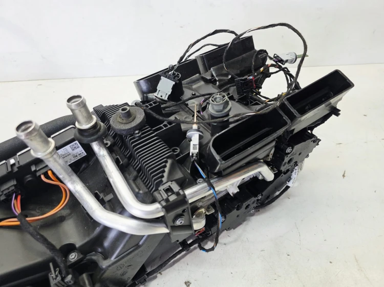 NAGRZEWNICA TYLNA TYŁ AUDI Q7 4M 4M0820004