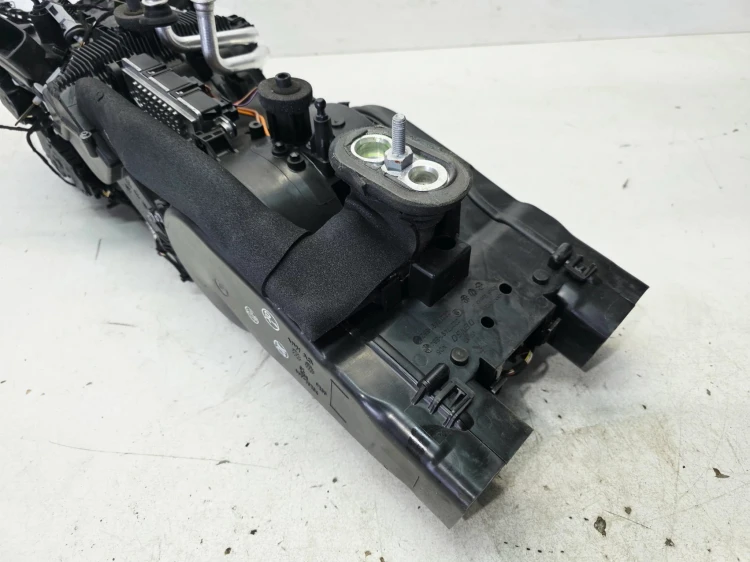 NAGRZEWNICA TYLNA TYŁ AUDI Q7 4M 4M0820004