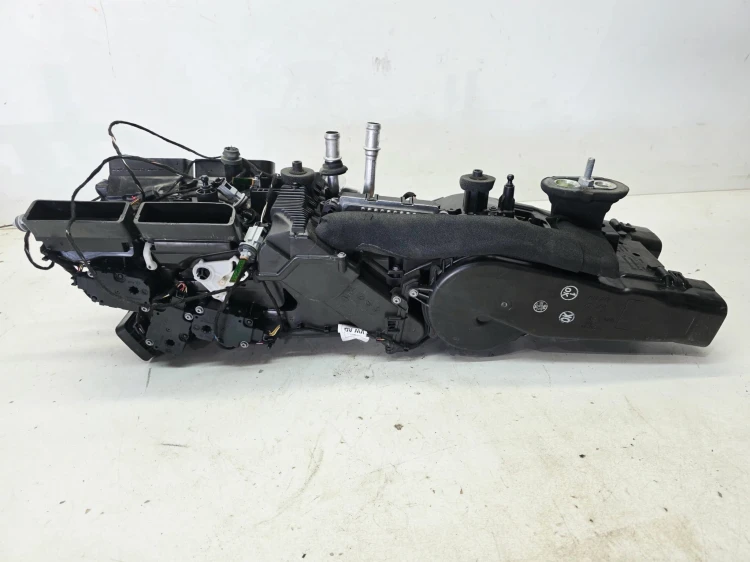 NAGRZEWNICA TYLNA TYŁ AUDI Q7 4M 4M0820004