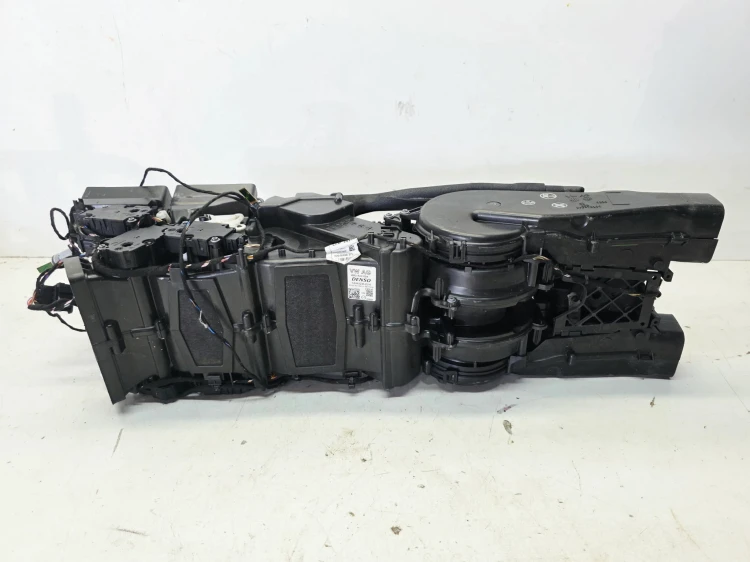 NAGRZEWNICA TYLNA TYŁ AUDI Q7 4M 4M0820004