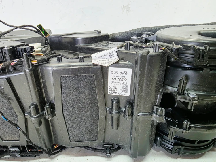 NAGRZEWNICA TYLNA TYŁ AUDI Q7 4M 4M0820004