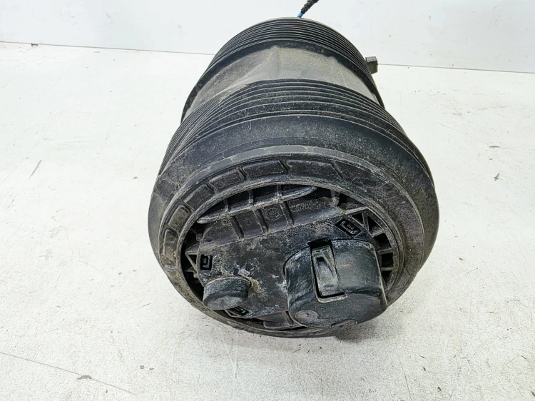 PODUSZKA MIECH PNEUMATYCZNY PRAWY TYŁ AUDI A6 C8 4K0616002E