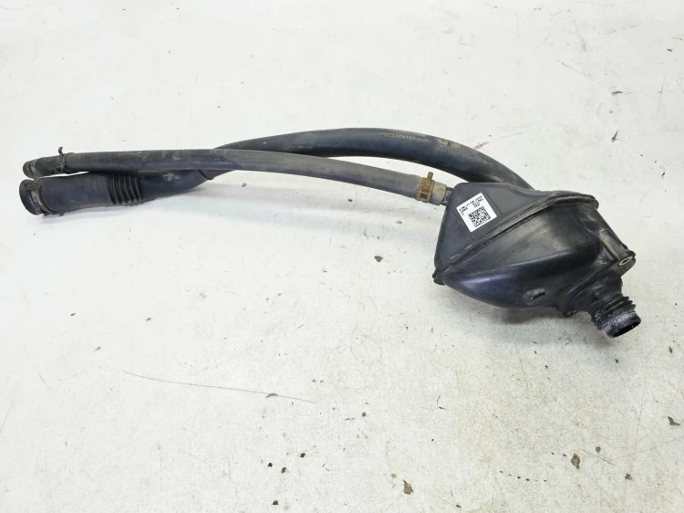 WLEW PŁYNU ŚRODKA REDUKUJĄCEGO AUDI A6 C8 4K0131963B