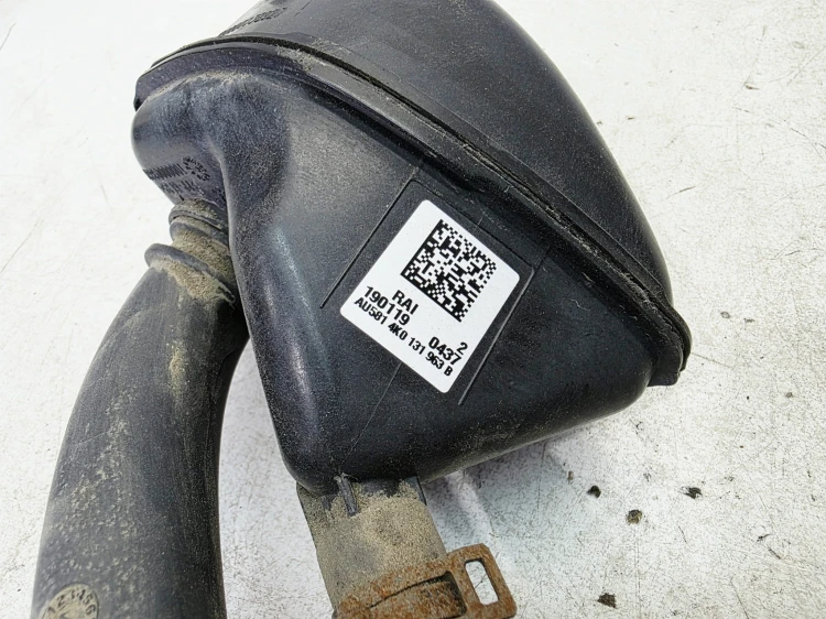 WLEW PŁYNU ŚRODKA REDUKUJĄCEGO AUDI A6 C8 4K0131963B