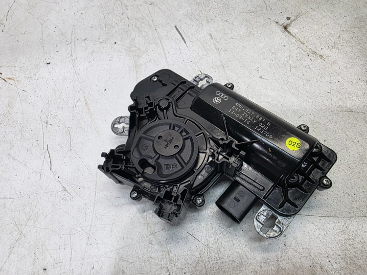 ZAMEK DOCIĄG KLAPY TYŁ AUDI A4 A5 A6 Q7 4M 4M0827887B