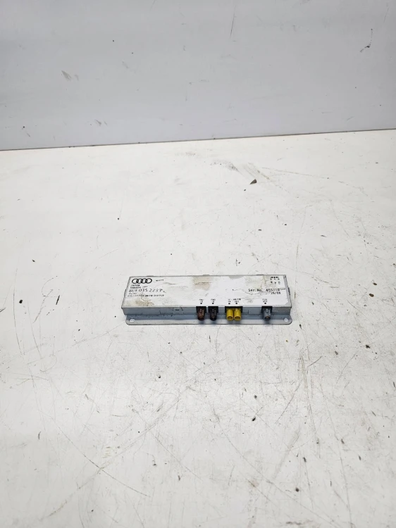 WZMACNIACZ ANTENOWY AUDI A4 B6 B7 AVANT 8E9035225P
