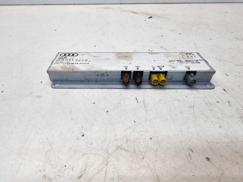 WZMACNIACZ ANTENOWY AUDI A4 B6 B7 AVANT 8E9035225P