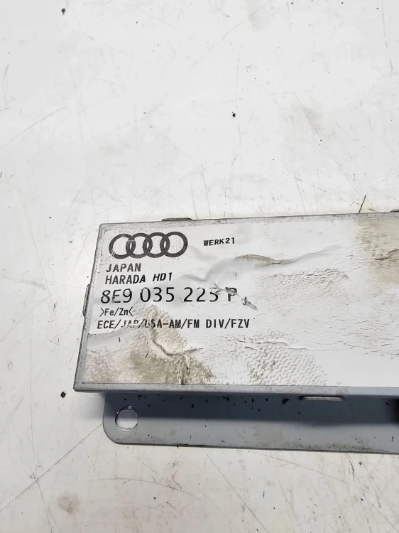 WZMACNIACZ ANTENOWY AUDI A4 B6 B7 AVANT 8E9035225P