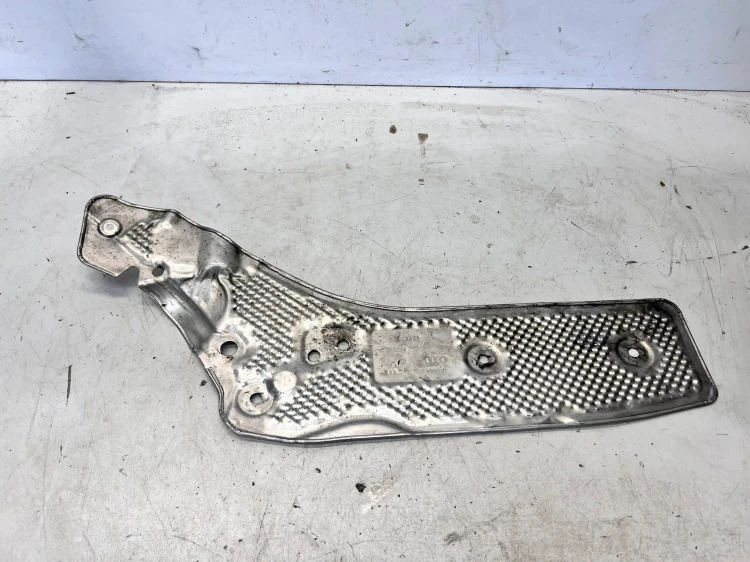 OSŁONA TERMICZNA PODŁUŻNICY PRAWA AUDI A6 C8 40804162B