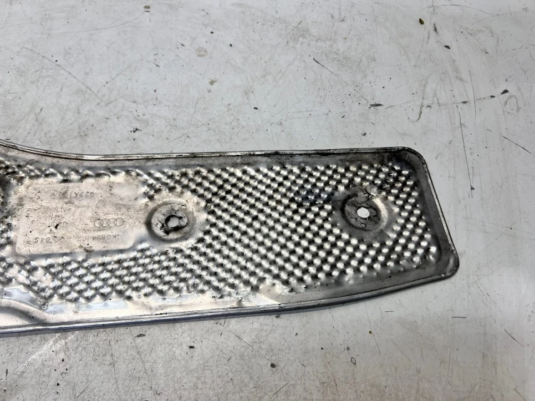 OSŁONA TERMICZNA PODŁUŻNICY PRAWA AUDI A6 C8 40804162B