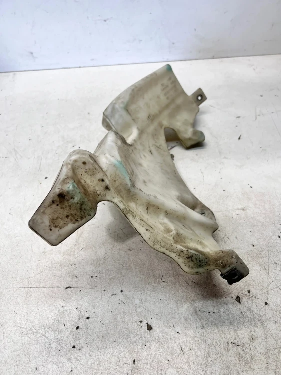 ZBIOERNIK PŁYNU DO SPRYSKIWACZY AUDI A4 B7 8E0955451AN