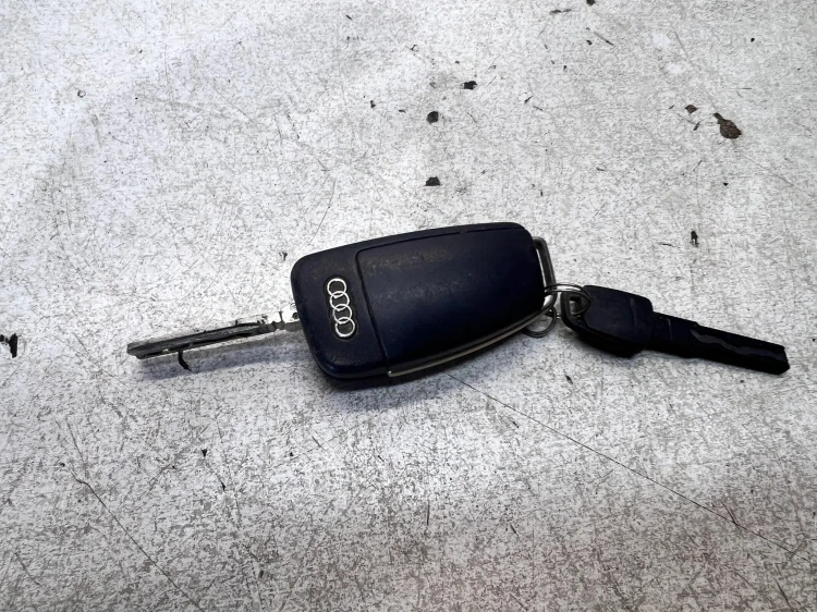 STACYJKA + KLUCZYK GROT AUDI A4 B7 VOLKSWAGEN SEAT SKODA 4B0905851N