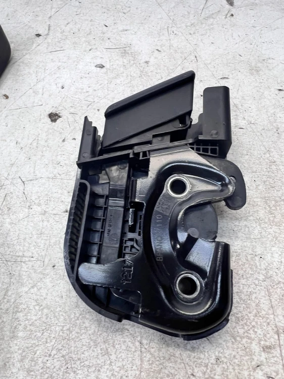 ZAMEK OPARCIA FOTELA LEWY TYŁ AUDI Q5 FY 80A883642A 80A885297