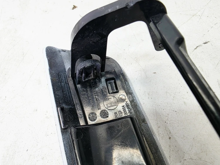 ZAŚLEPKA SPRYSKIWACZA PRAWA AUDI A6 C8 4K0807788B