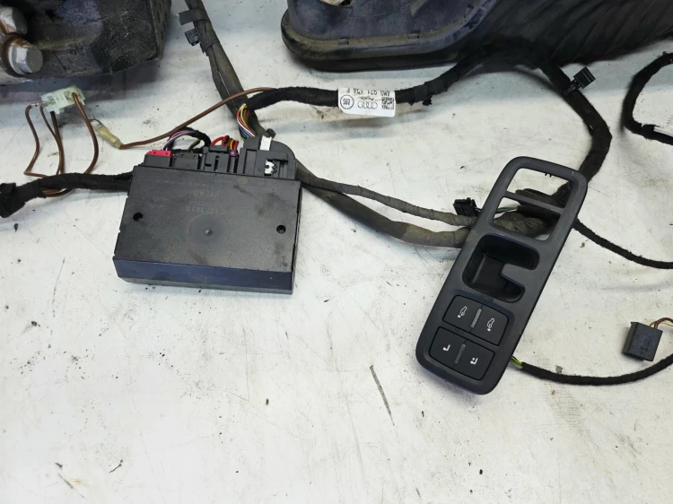 HAK HOLOWNICZY SKŁADANY WESTFALIA KOMPLETNY AUDI Q7 4M 4M0803881C
