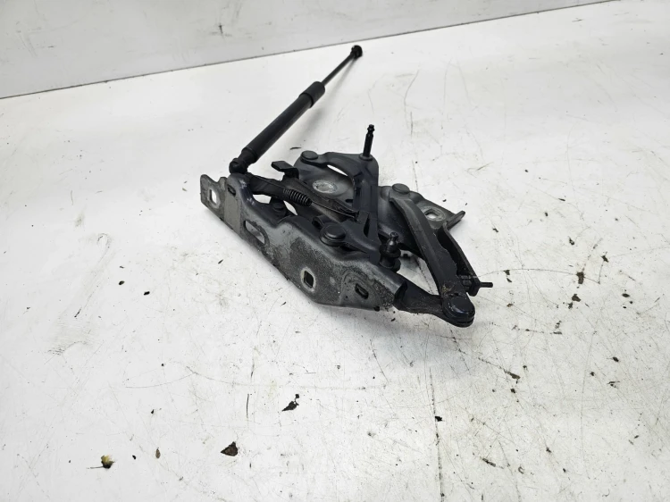 ZAWIAS MASKI PRAWY AUDI A4 B9 8W0823302E ORYGINAŁ
