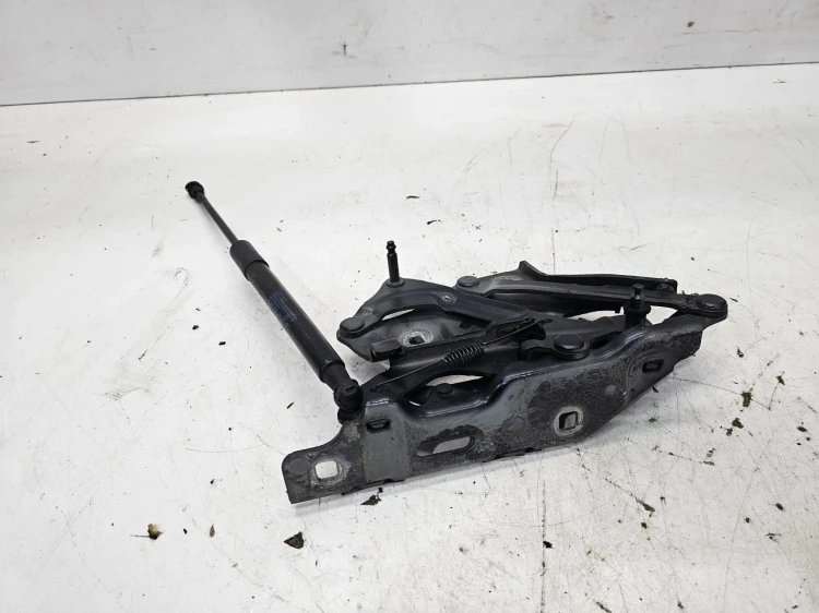 ZAWIAS MASKI PRAWY AUDI A4 B9 8W0823302E ORYGINAŁ