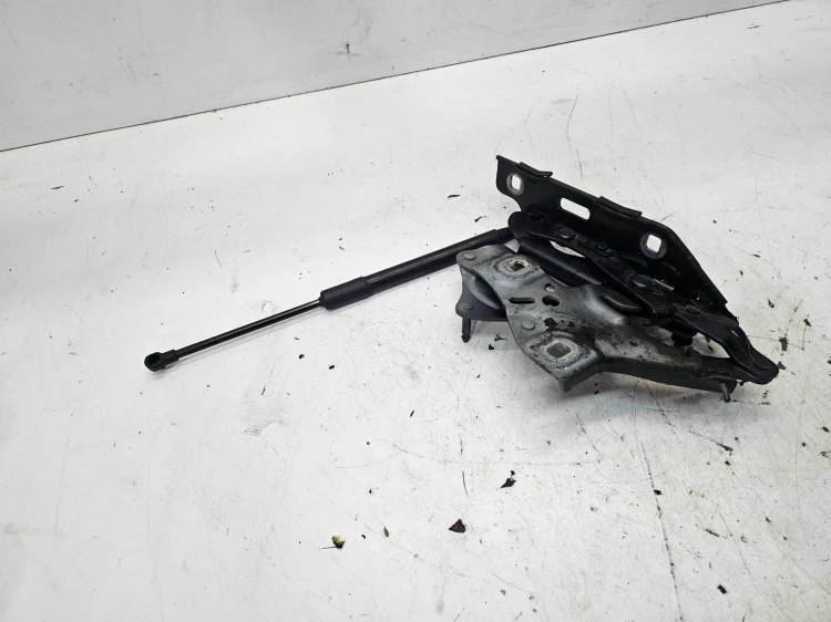 ZAWIAS MASKI PRAWY AUDI A4 B9 8W0823302E ORYGINAŁ