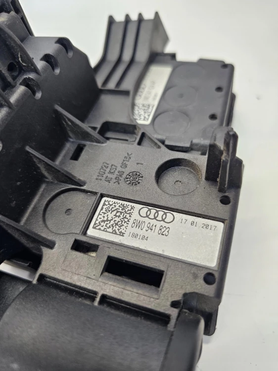 ROZDZIELACZ PRĄDU AUDI A4 B9 A5 8W 8W0941823 8W0941824AP