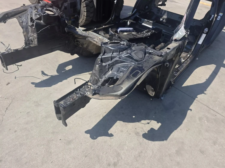ĆWIARTKA PODŁUŻNICA FARTUCH LEWY PRZÓD AUDI A6 C8 ORYGINAŁ !!!